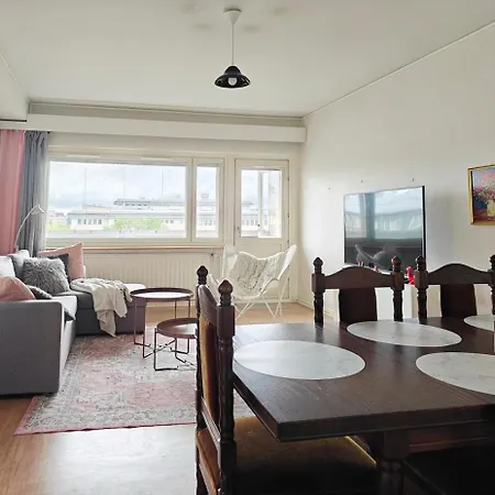Spacious In The Center אולו
